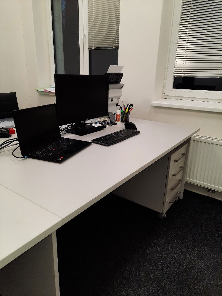 Kancelářské stoly