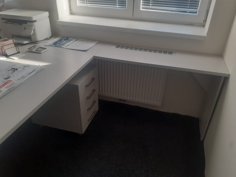 Kancelářské stoly