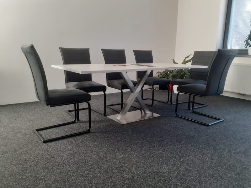 Kancelářské stoly