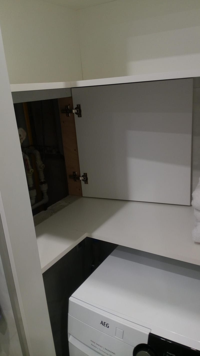 Úložný prostor se zakrytím pračky