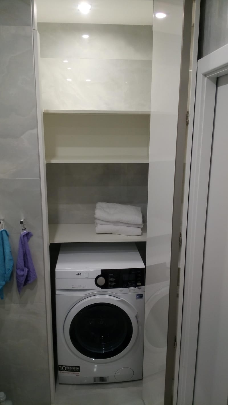 Úložný prostor se zakrytím pračky