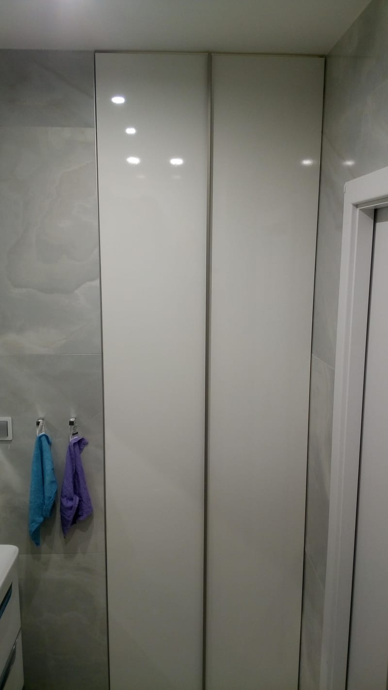 Úložný prostor se zakrytím pračky