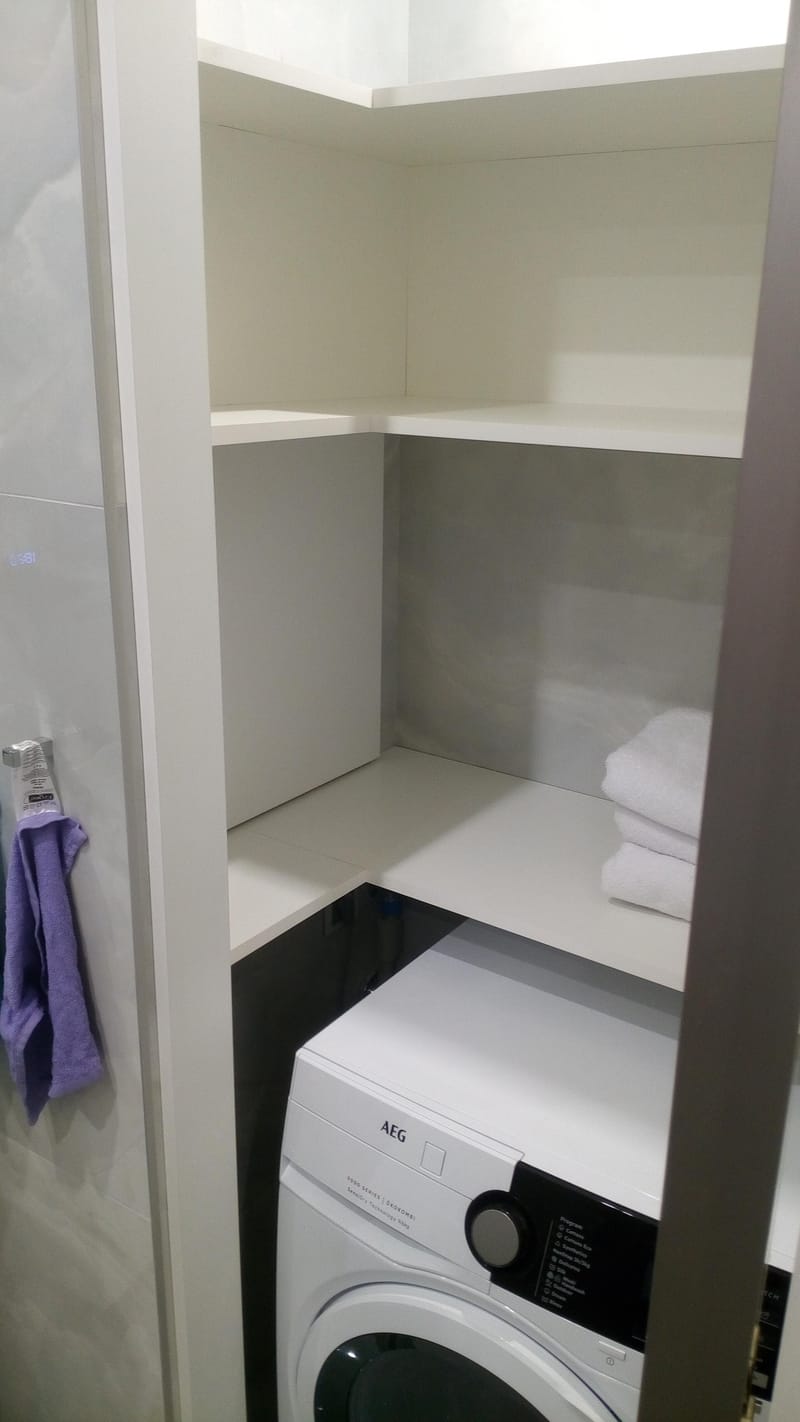 Úložný prostor se zakrytím pračky