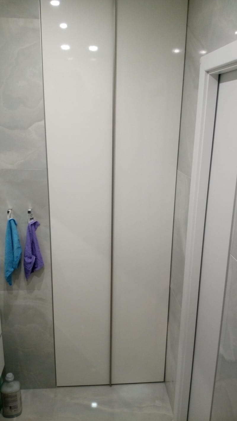 Úložný prostor se zakrytím pračky