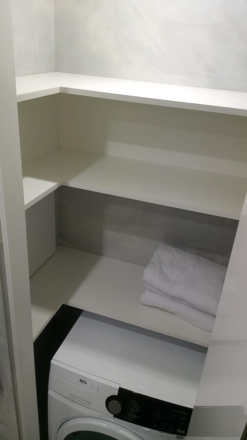 Úložný prostor se zakrytím pračky