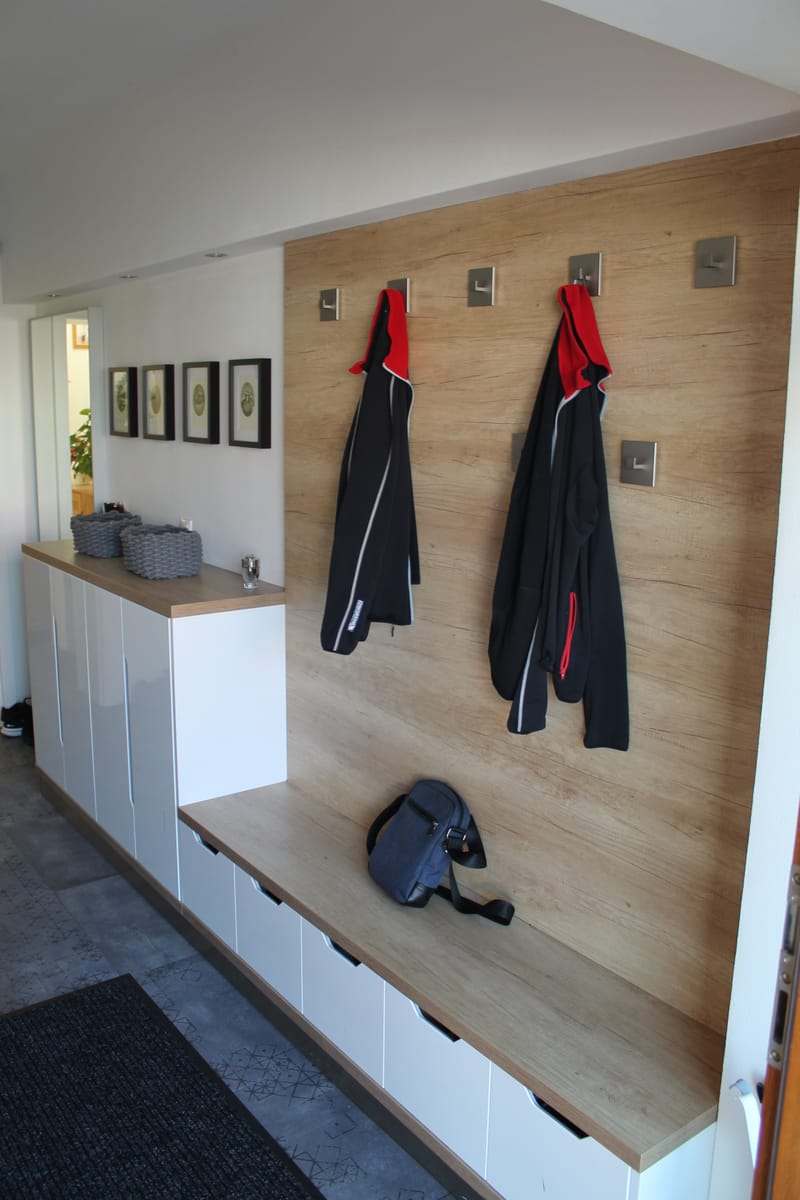 Předsíň v  lesklé fólii