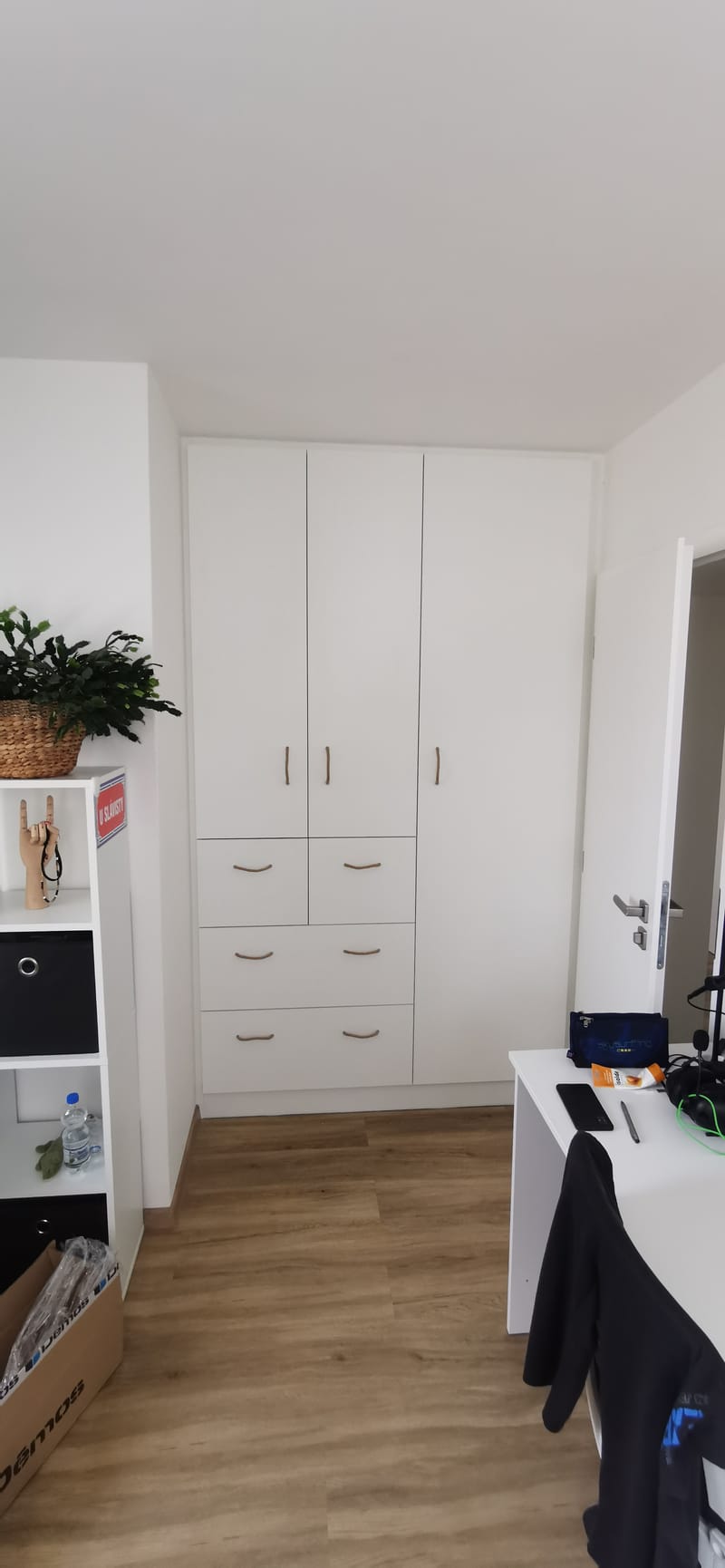 Vestavěné skříně - otočné dveře