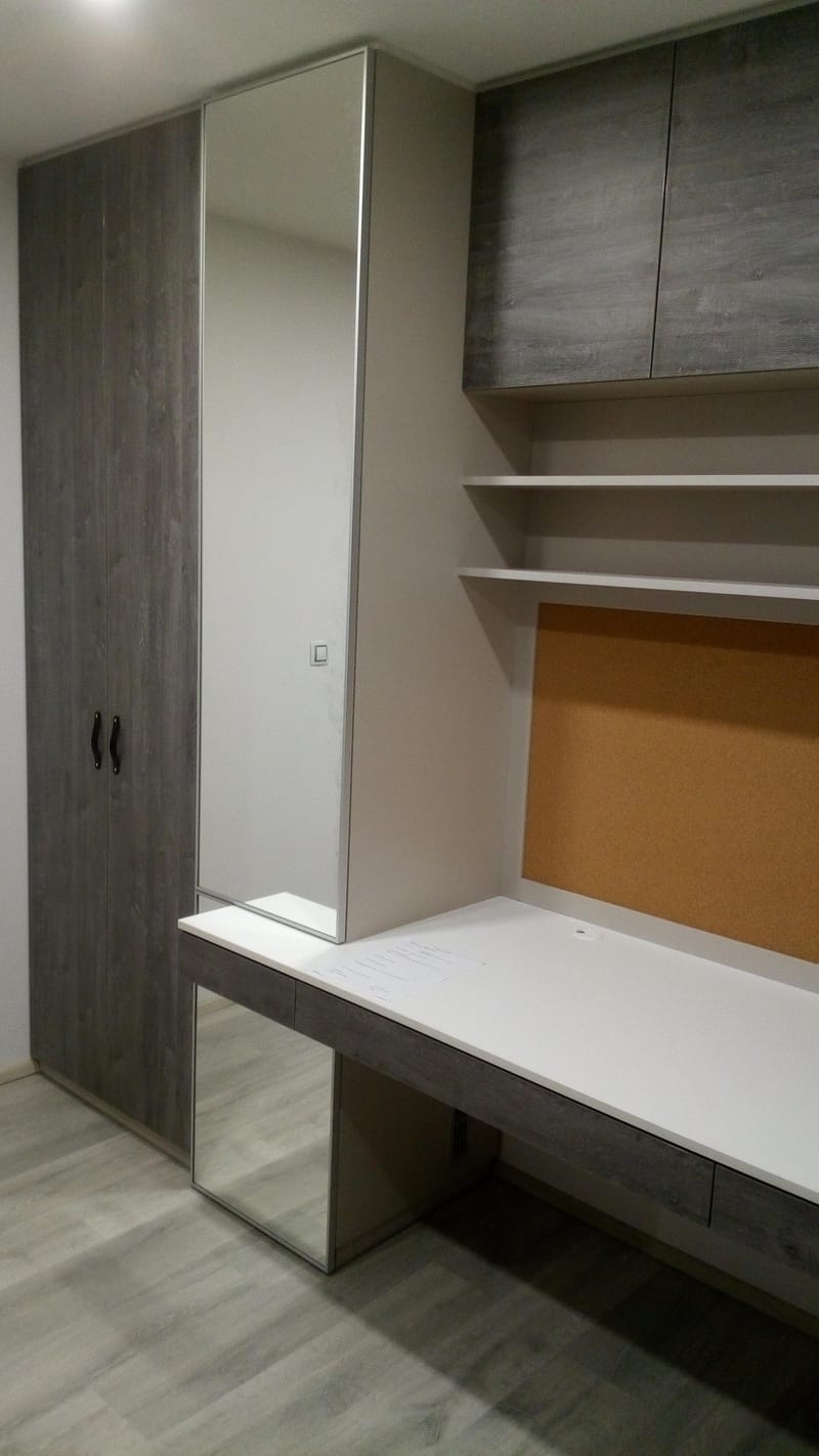 Vestavěné skříně - otočné dveře