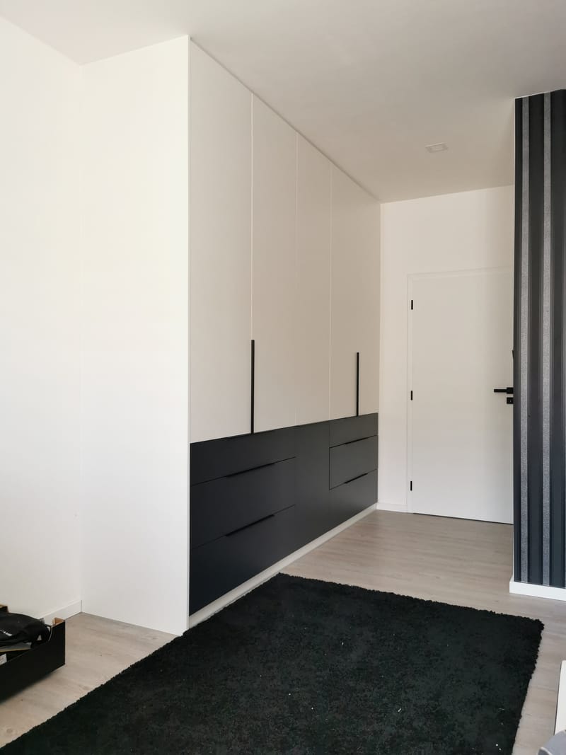 Vestavěná skříň