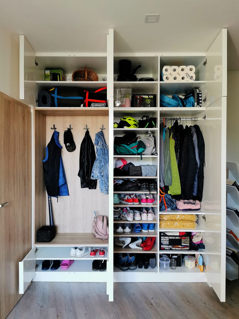 Předsíň v lesku s nikou