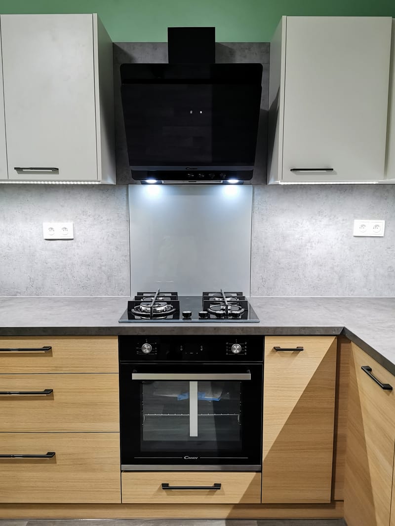 Kuchyně s jídelním stolem