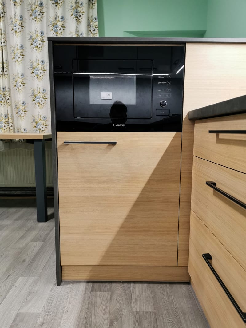 Kuchyně s jídelním stolem