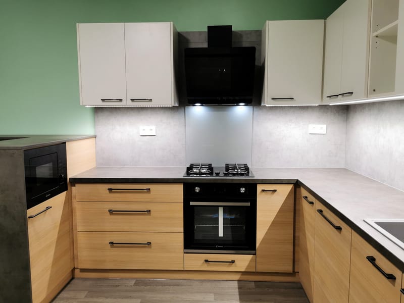 Kuchyně s jídelním stolem