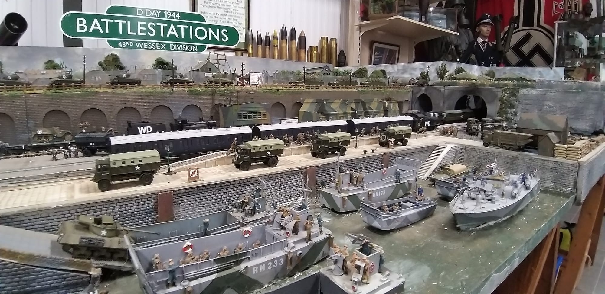 LISTEN - AIR RAID SIREN!