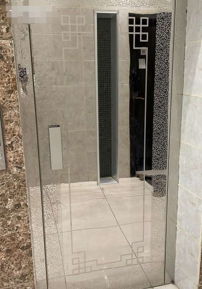 باب نصف اتوماتيك