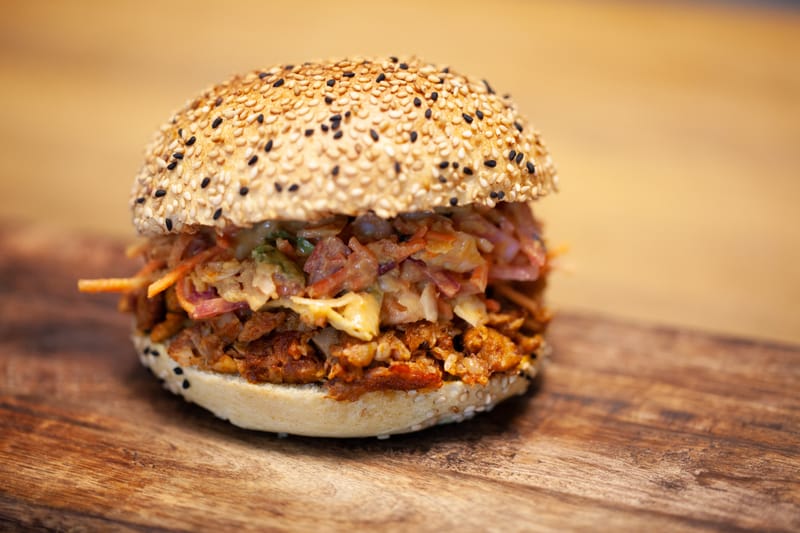 Vegan Pulled Pork Burger