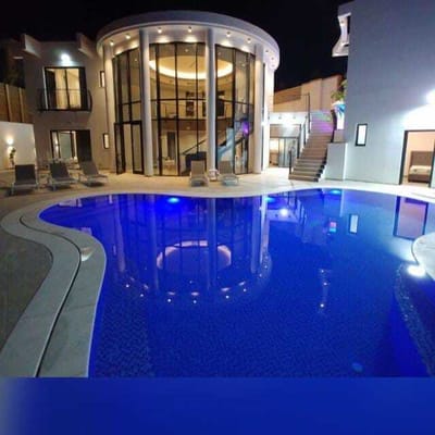 בתים פרטיים, וילות.