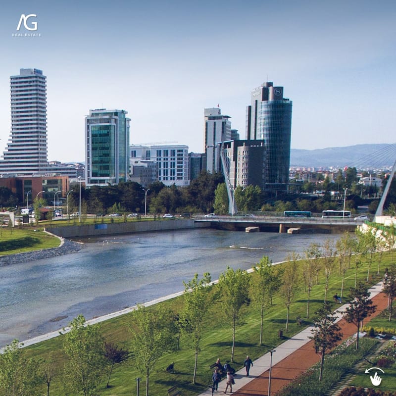 ذات الرداء الأخضر