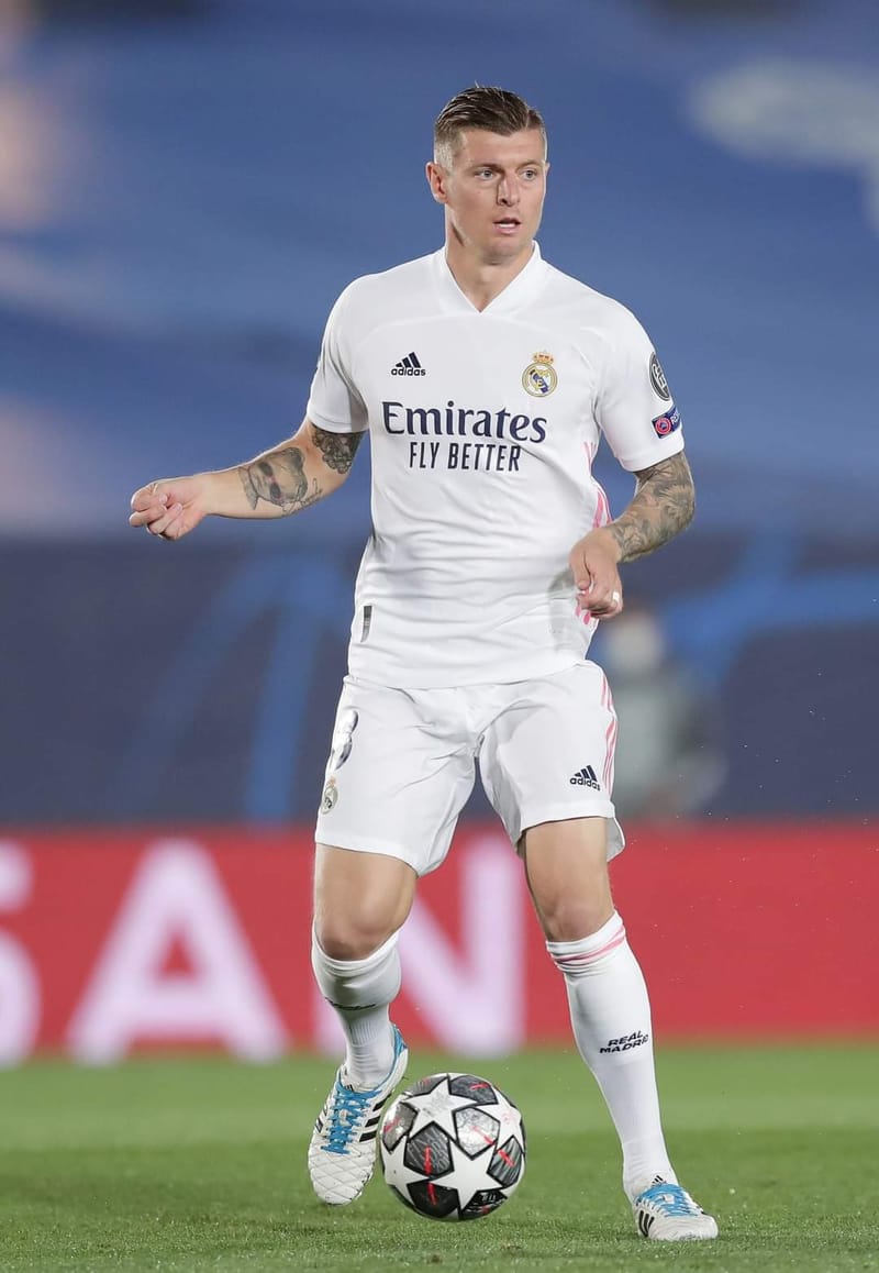كارلو أنشيلوتي يتدخل ويقنع توني كروس بالبقاء في ريال مدريد