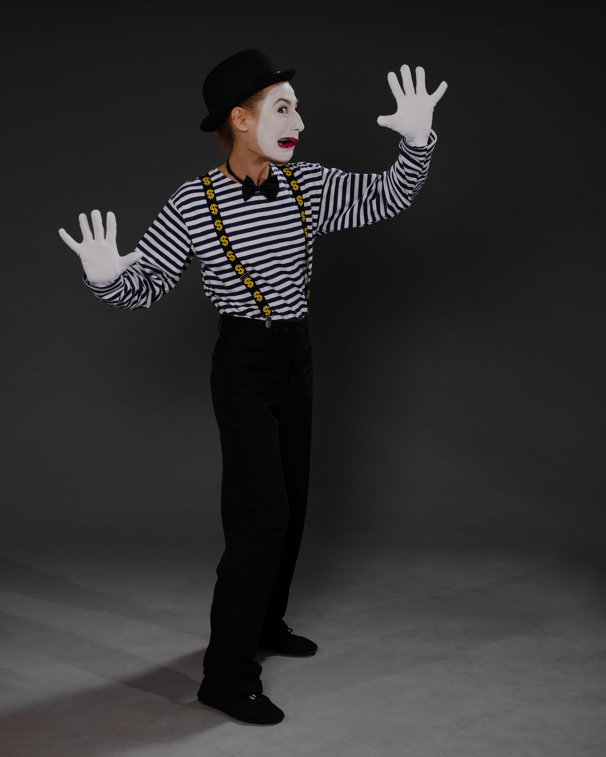 דמות שטח אינטראקטיבית \ פסל חי