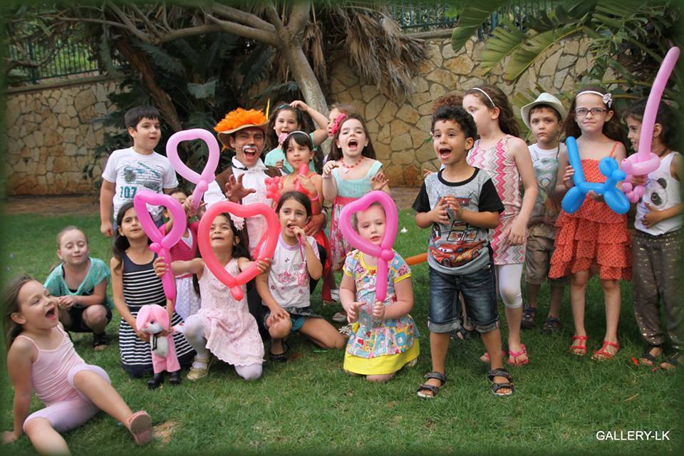 דמות שטח אינטראקטיבית + מפעילה + בלוני צורה