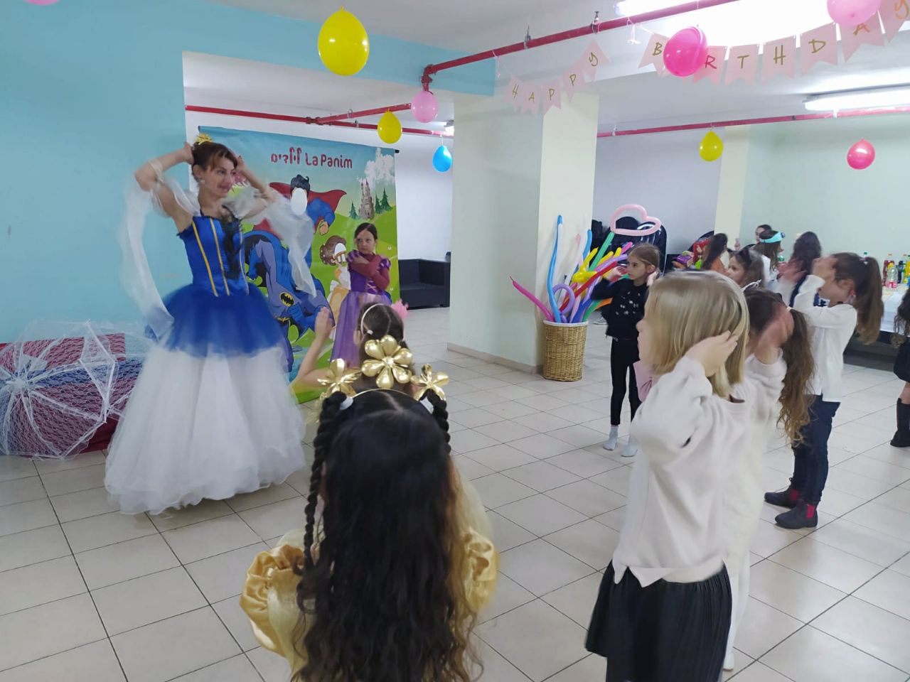 דמות שטח אינטראקטיבית\מפעילה + בלוני צורה