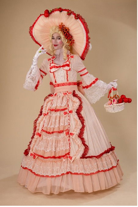 גב' פלורה המתוקה- מלאה רוך, אהבה ורוקדת נפלא. מתאימה לכל אירוע, גם כדמות שטח.