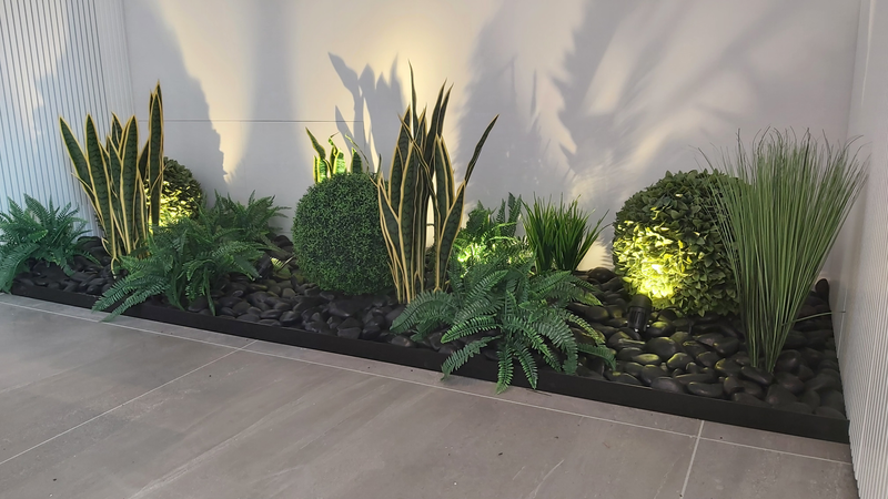 גינה פרטית ומיוחדת בתוך הבית