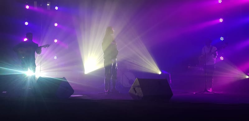 תוכן בימתי ואמנים