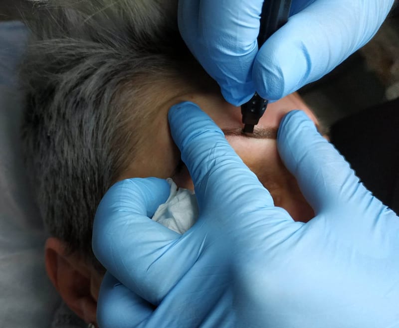 Φρύδια - Microblading