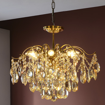 Ajoutez une touche de glamour avec un lustre imitation cristal