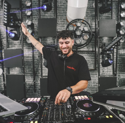 DJ אופק יום טוב image