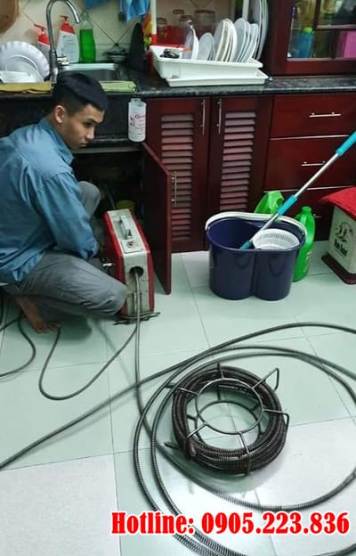 Thông tắc cống bằng rắn thông cống