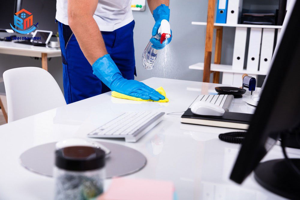 Bảng giá dịch vụ vệ sinh văn phòng tại HCM