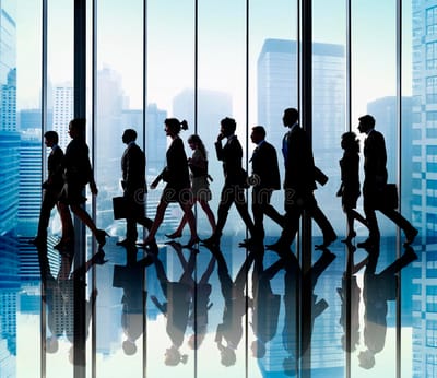 What are the benefits of a corporate travel agent? image