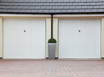 Choosing the Right Garage Door Company image