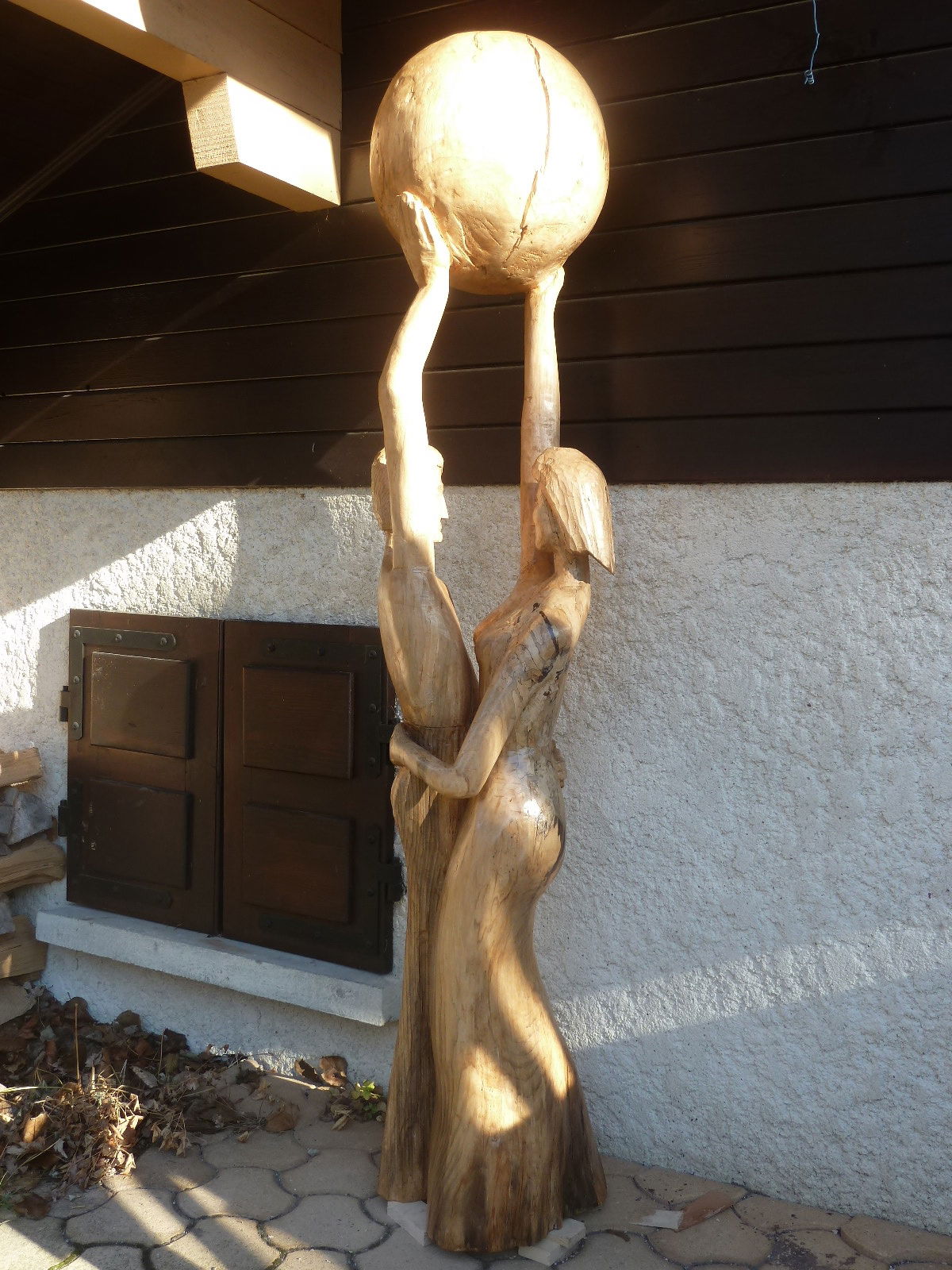### Le couple porte le monde