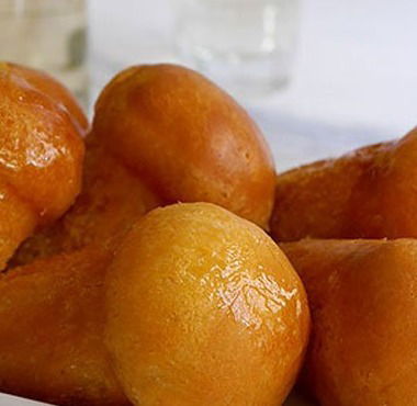 Le baba au vieux rhum épicé, glace créole et chantilly