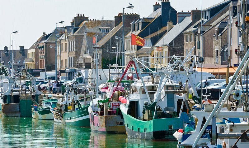 BAL MUSETTE CONCERT DE LA LIBERATION à SAINT-VAAST-La-HOUGUE