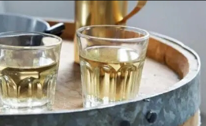 Reçina (Beyaz Yunan şarabı)