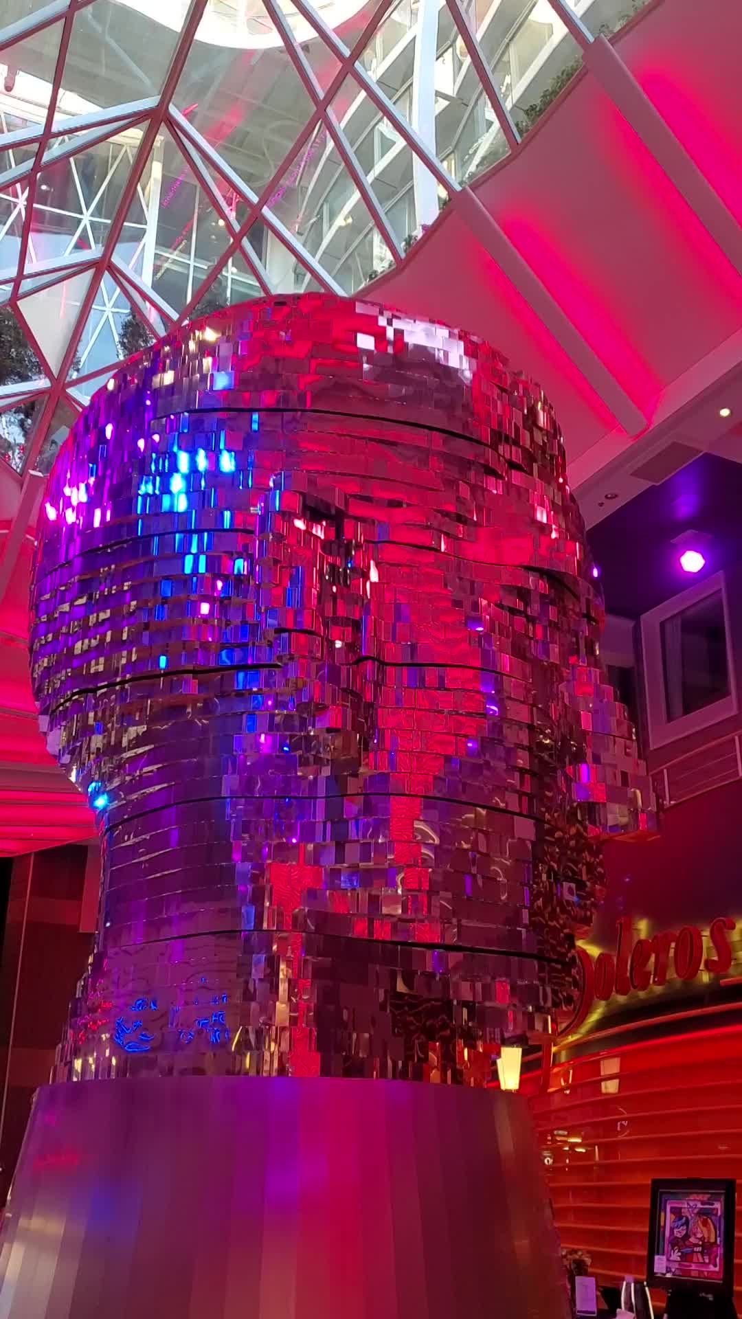 Symphony of the Sea, Royal Caribbean