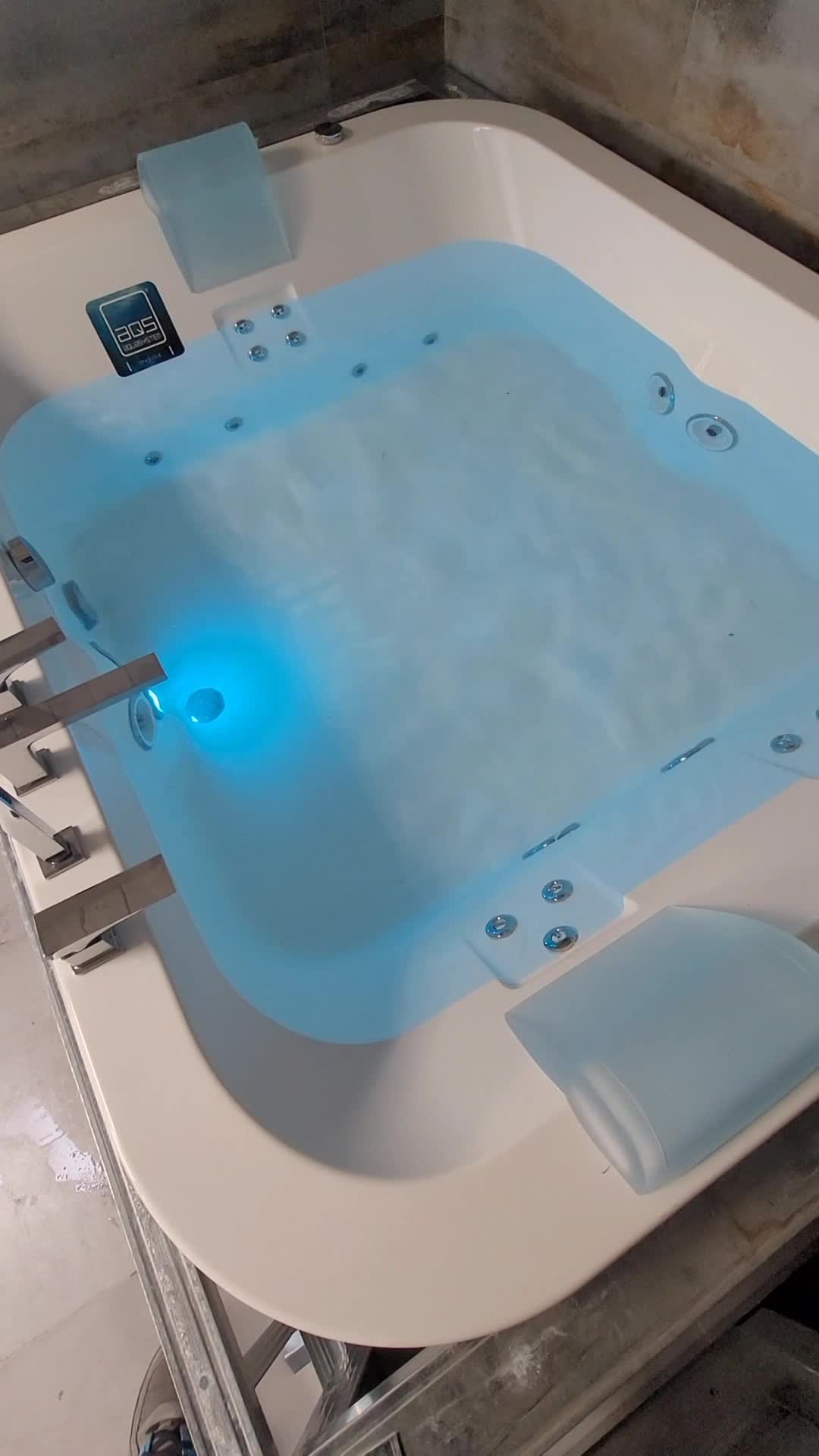 Installazione di vasca idromassaggio Jacuzzi