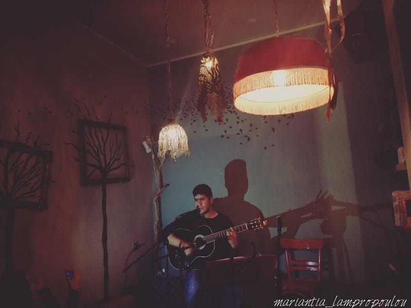 ΜΟΥΣΙΚΗ ΒΡΑΔΥΑ ΜΕ ΤΟΝ ΑΝΔΡΕΑ ΚΡΙΝΗ ΕΙΣΟΔΟΣ ΕΛΕΥΘΕΡΗ