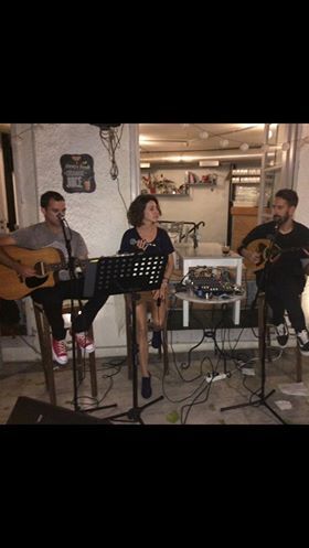 ΜΟΥΣΙΚΗ ΒΡΑΔΥΑ ΜΕ ΤΗΝ ΑΣΠΑ ΤΖΑΝΟΥ ΚΑΙ ΤΗΝ ΠΑΡΕΑ ΤΗΣ ΕΙΣΟΔΟΣ ΕΛΕΥΘΕΡΗ