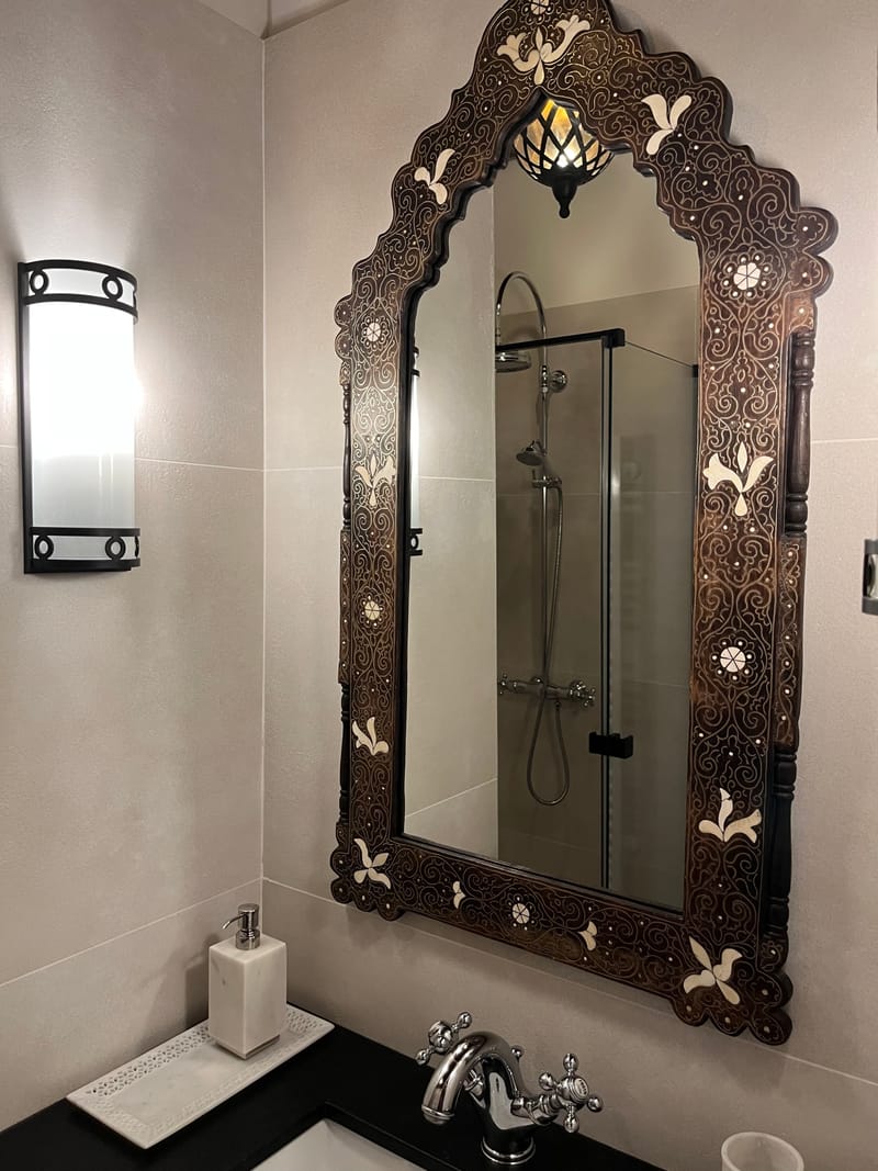 A l’ombre du figuier…. Une atmosphère intime aux accents orientaux.