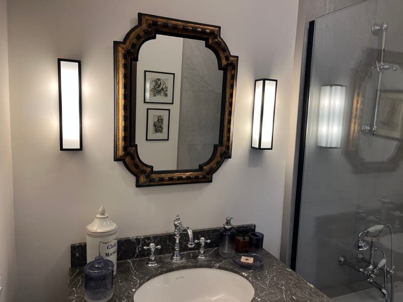 Quand les contreforts des Alpilles se dessinent à l’horizon... Une douce ambiance classique provençale.