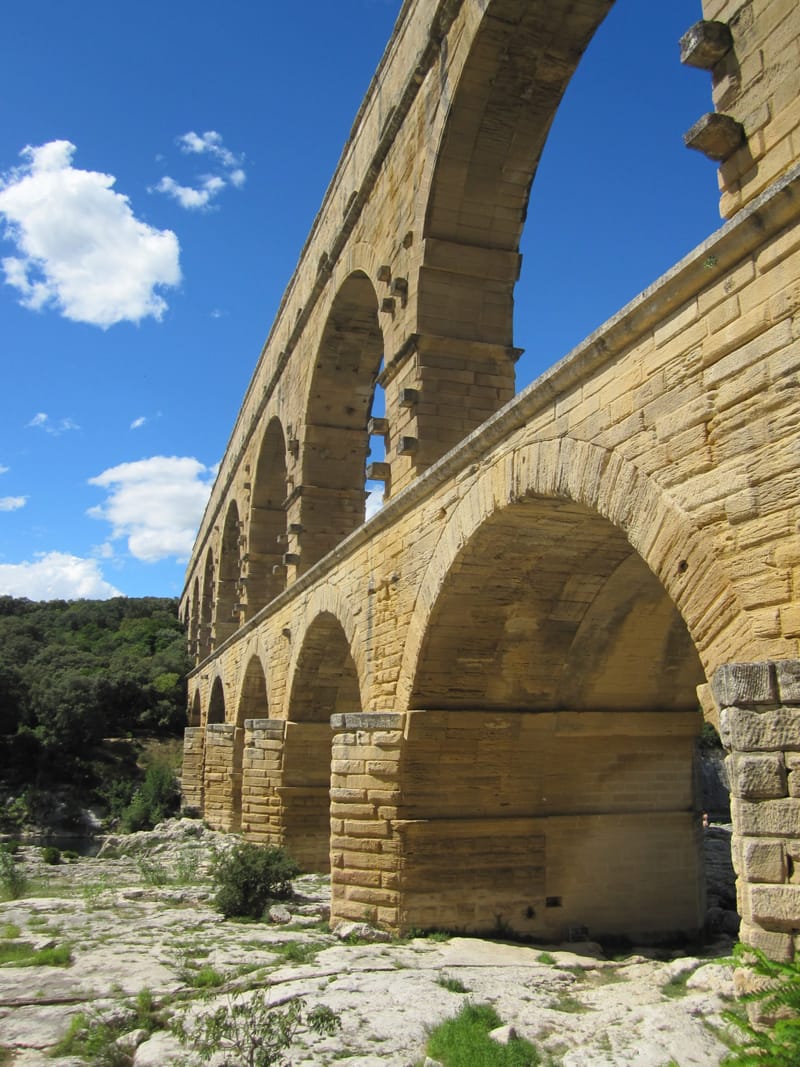 Le Pont du Gard, Nîmes, Avignon, Marseille, les plages, le Luberon,….