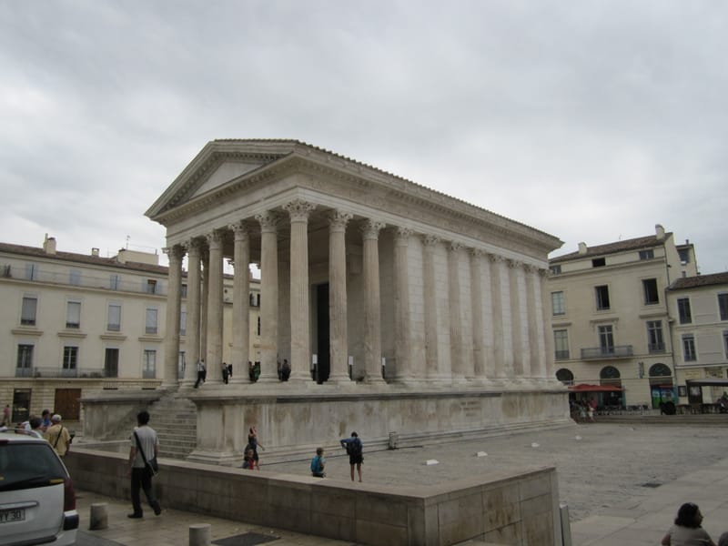 Le Pont du Gard, Nîmes, Avignon, Marseille, les plages, le Luberon,….
