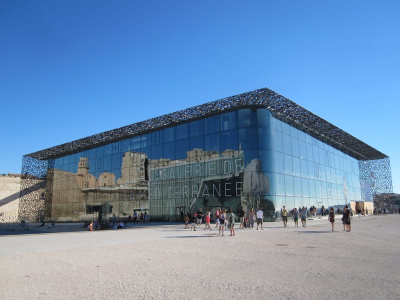 Le Pont du Gard, Nîmes, Avignon, Marseille, les plages, le Luberon,….