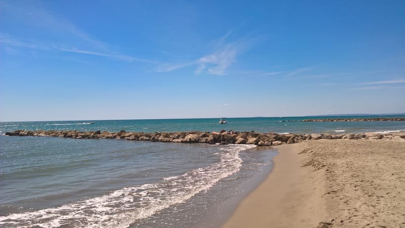 Le Pont du Gard, Nîmes, Avignon, Marseille, les plages, le Luberon,….